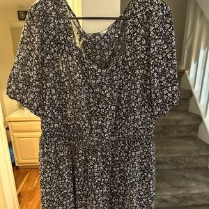 Women’s dress black and white